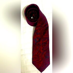 Oscar de la Renta Elegant Paisley Tie in Red and Black 100% Silk